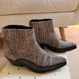 The GREAT cowboy boot - size 8